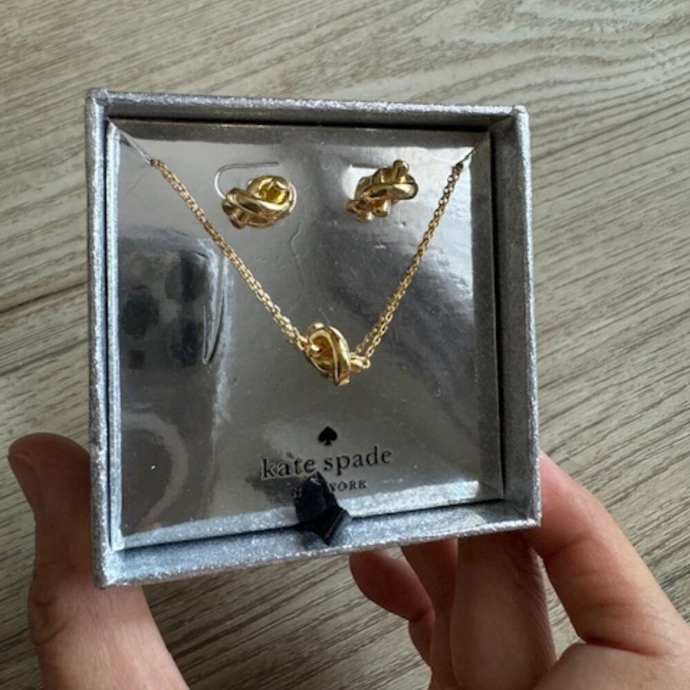 NWT ♠️ Kate Spade Knotted Earrings & Pendant Necklace Set
